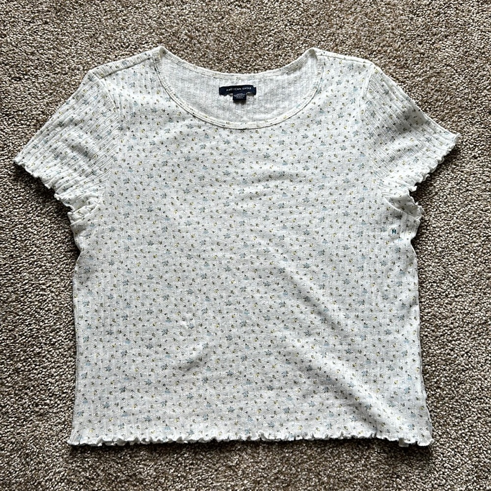 🌸 American Eagle Ditsy Floral Baby Tee – Cute & Casual